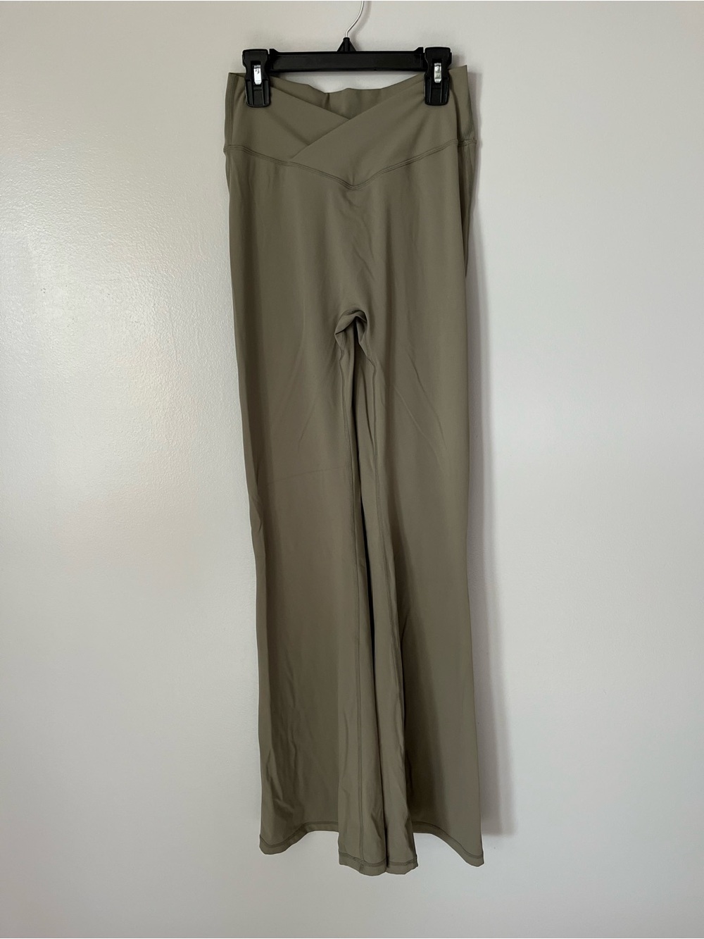 Women’s Scrunch Butt Flare Leggings Olive Green Size Large High Waist